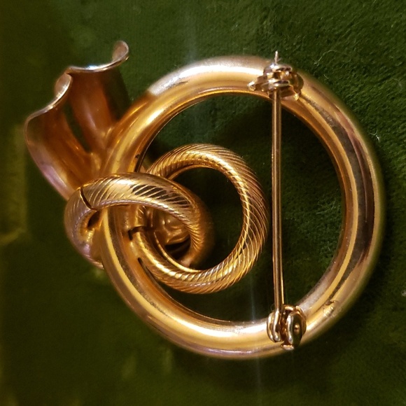 Gold tone Mid-century Modern Rings and Ribbon Brooch - Picture 4 of 5